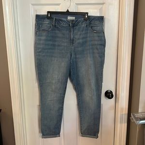 Light Washed Stretchy Jeans
